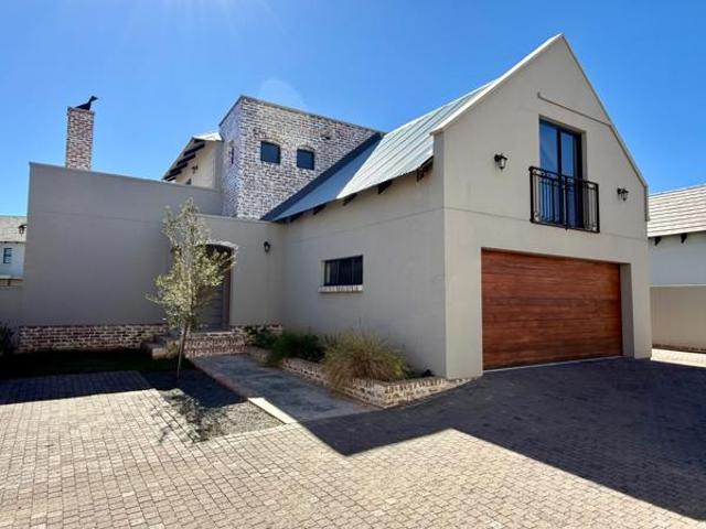 Townhouse for sale in Bloemfontein, Free State