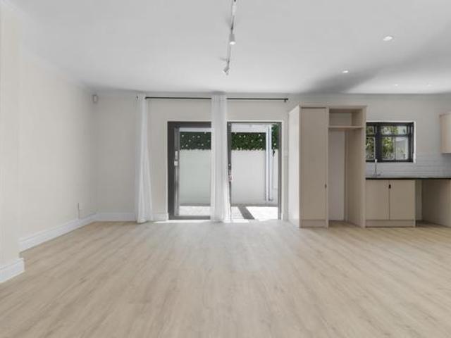 Townhouse for rent in Cape Town, City of Cape Town