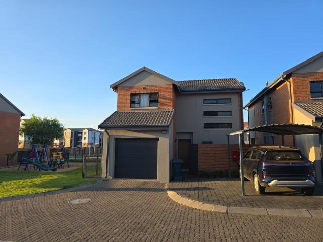 Townhouse for sale in Waterkloof, Gauteng
