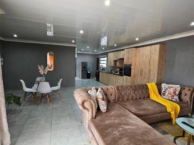 Townhouse for sale in Zeerust, North West