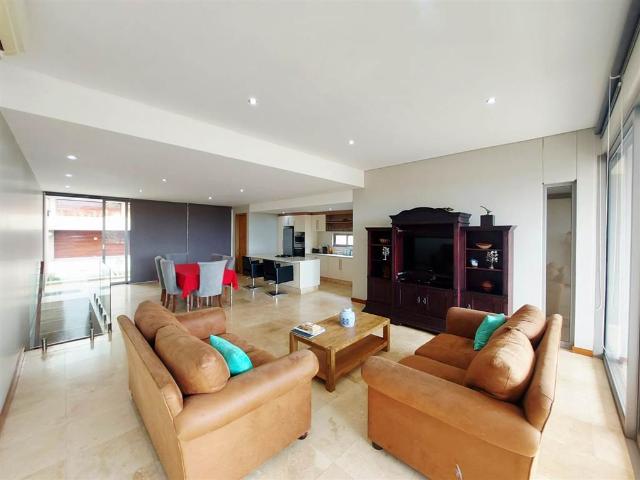 Townhouse for sale in Princess Grant, Kwazulu-natal