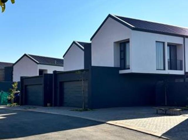 Townhouse for sale in Princess Grant, Kwazulu-natal