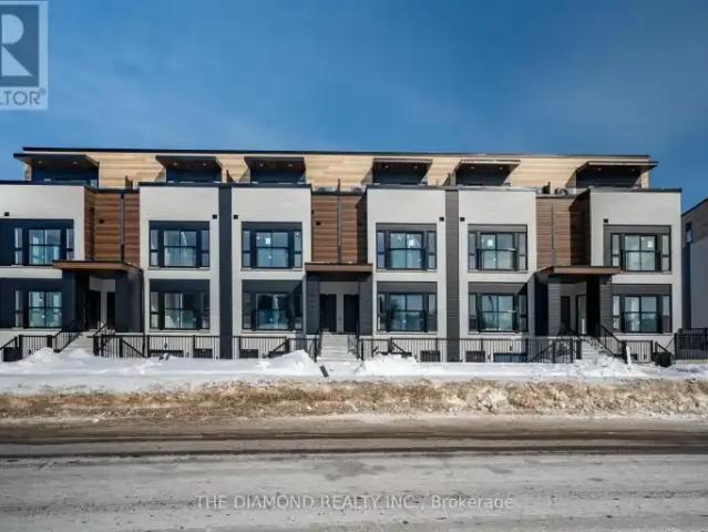Townhouse for rent in Grand River North, Kitchener