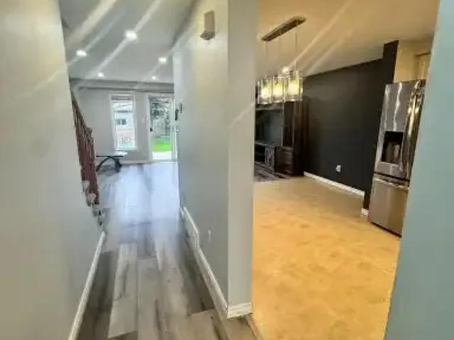 Townhouse for rent in Laurentian West, Kitchener