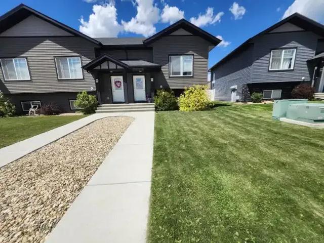 Townhouse for rent in Lacombe, Alberta