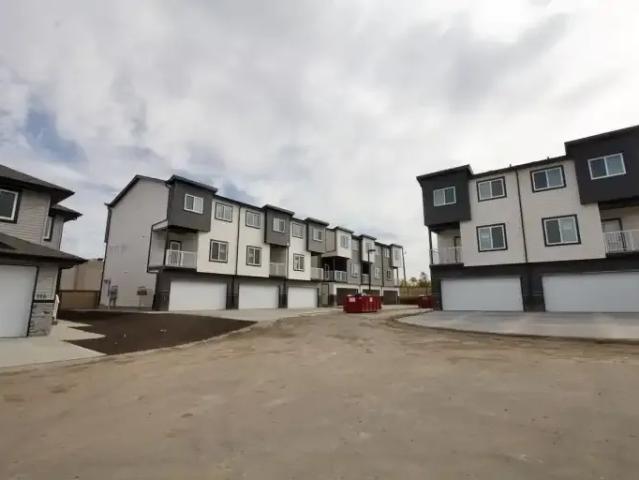 Townhouse for rent in Rolly View, Alberta