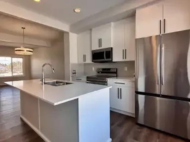 Townhouse for rent in Rolly View, Alberta