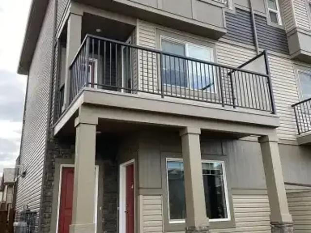 Townhouse for rent in Rolly View, Alberta