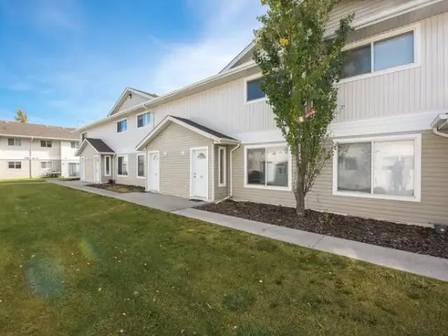Townhouse for rent in Rolly View, Alberta