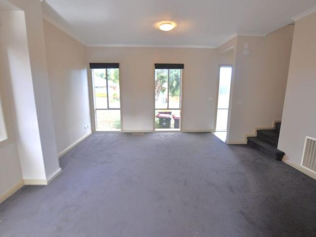 Townhouse for rent in Oakleigh East, Melbourne