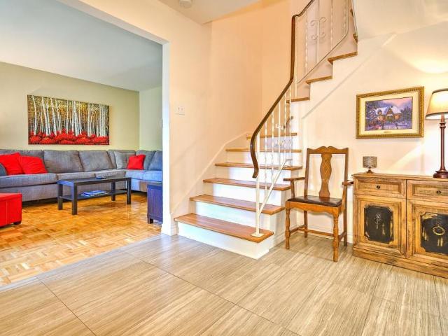 Townhouse for rent in Beaconsfield, Quebec