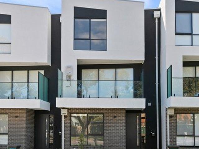 Townhouse for rent in Camerons Creek, Victoria
