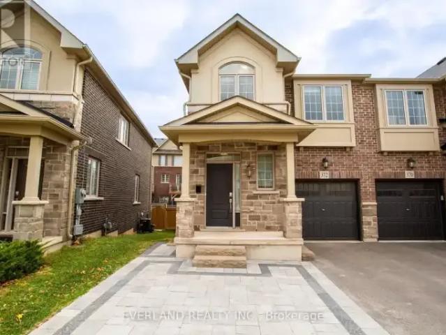 Townhouse for rent in Oakville, Ontario