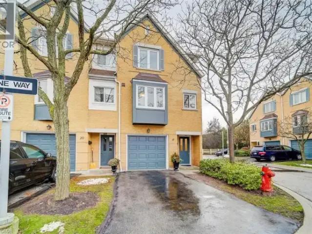 Townhouse for rent in Oakville, Ontario