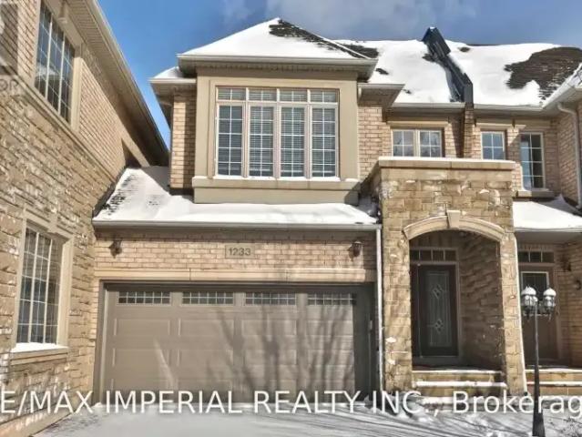Townhouse for rent in Oakville, Golden Horseshoe