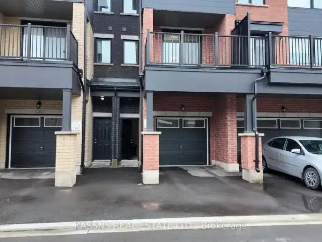 Townhouse for rent in Oakville, Golden Horseshoe
