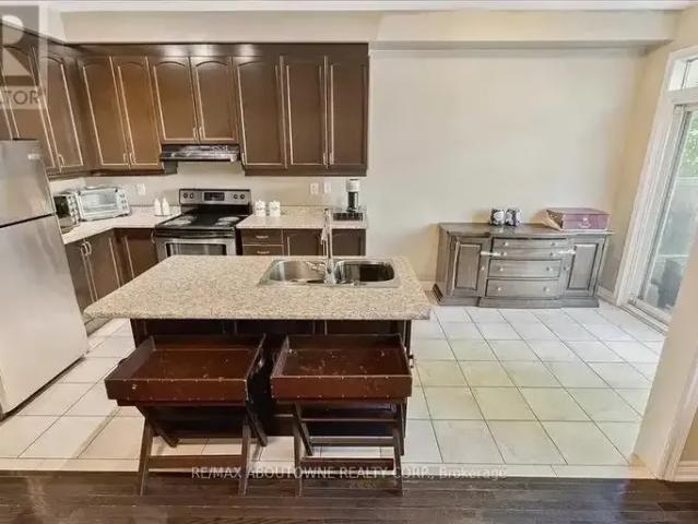 Townhouse for rent in Oakville