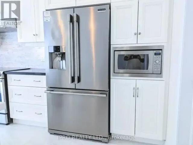 Townhouse for rent in Oakville