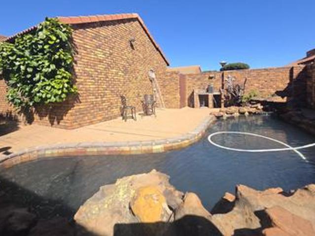 Townhouse for sale in Ekurhuleni, Gauteng