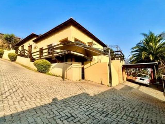 Townhouse for sale in Vosloorus, Gauteng