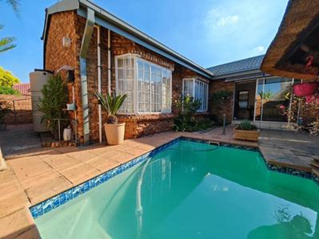 Townhouse for sale in Sedibeng, Gauteng