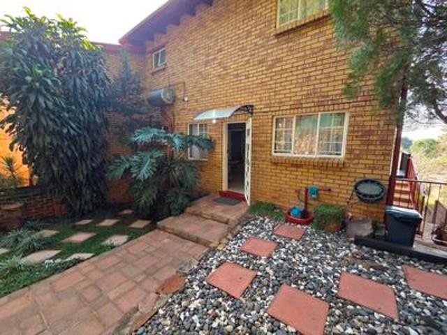 Townhouse for sale in Waterkloof, Gauteng