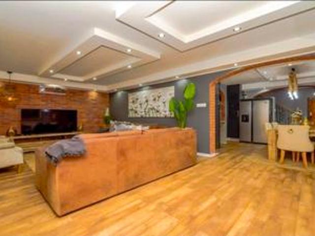 Townhouse for sale in Seaview, Kwazulu-natal