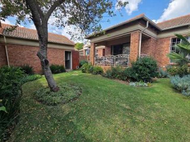 Townhouse for sale in Waterkloof, Gauteng