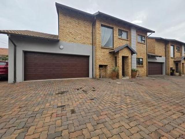 Townhouse for sale in Ekurhuleni, Gauteng