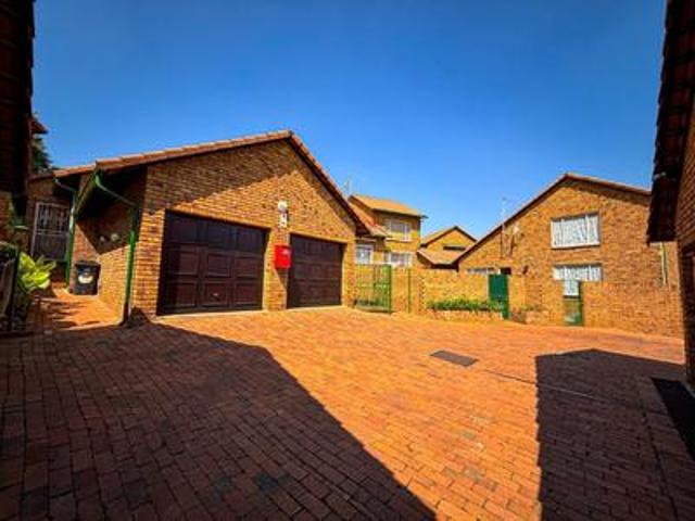 Townhouse for sale in Johannesburg, City of Johannesburg Metropolitan Municipality