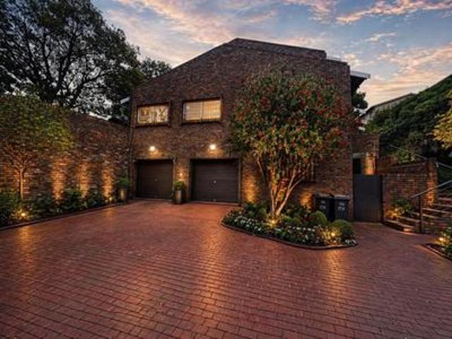 Townhouse for sale in Vosloorus, Gauteng
