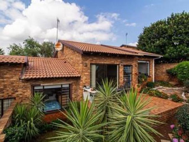 Townhouse for sale in Johannesburg, South & Alberton