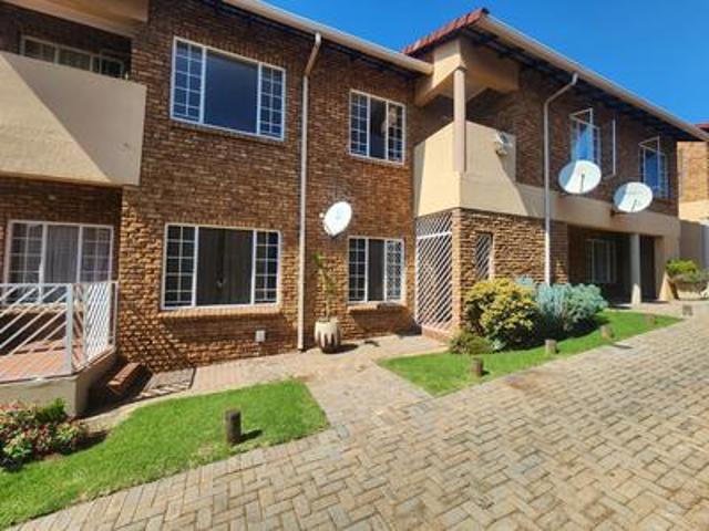Townhouse for sale in Vosloorus, Gauteng