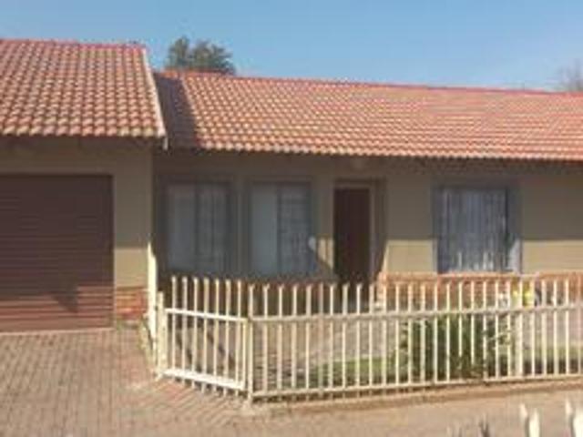 Townhouse for sale in Tlhabane, North West