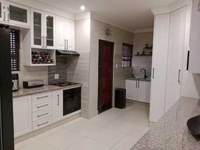 Townhouse for sale in Waterkloof, Gauteng