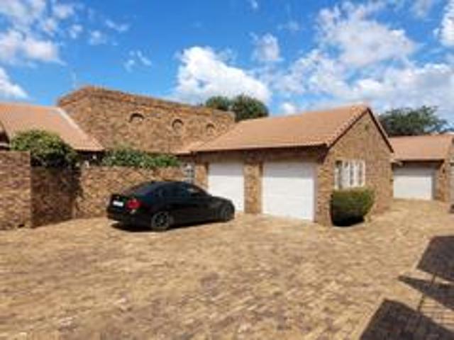 Townhouse for sale in Ekurhuleni, Gauteng