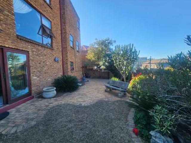 Townhouse for sale in Johannesburg, South & Alberton