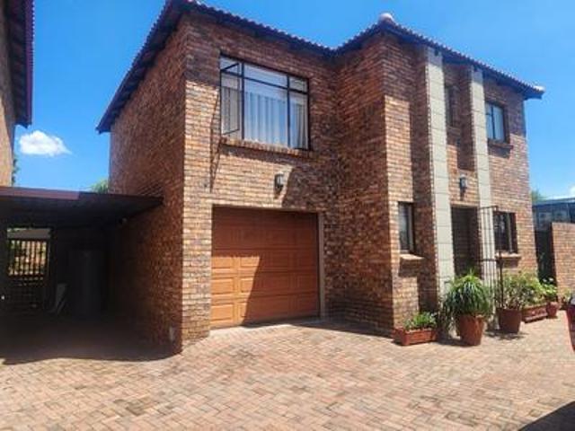 Townhouse for sale in Randhart, Alberton