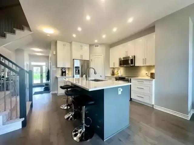 Townhouse for rent in Orleans