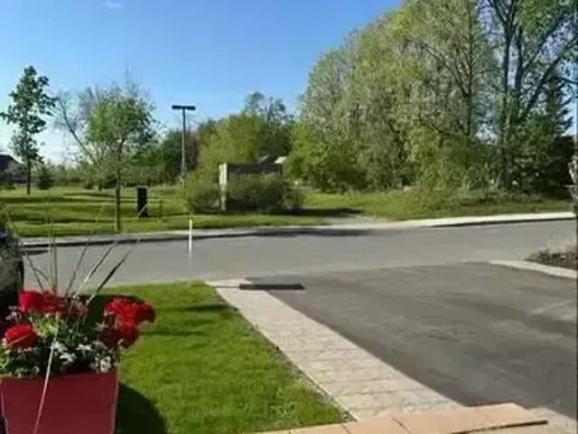 Townhouse for rent in Orleans