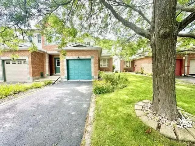 Townhouse for rent in Orleans