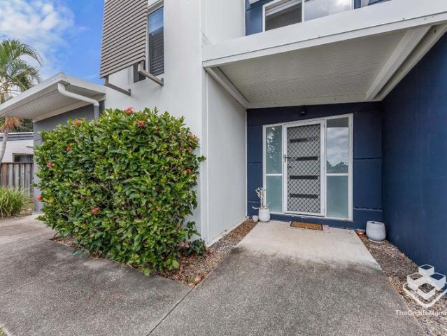 Townhouse for sale in Cannonvale, Queensland