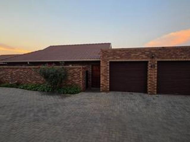 Townhouse for sale in Waterkloof, Gauteng
