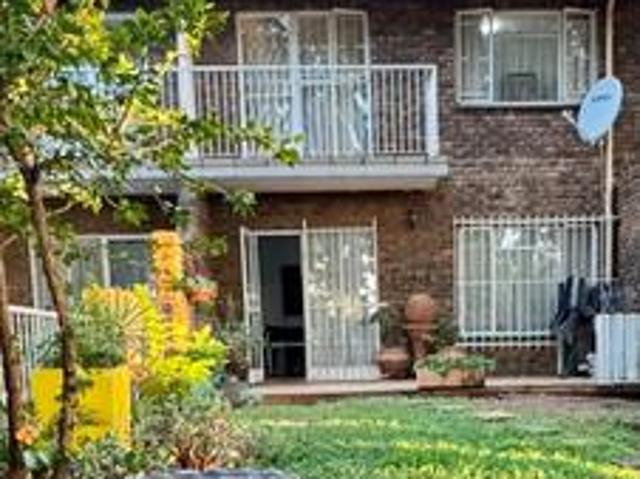 Townhouse for sale in Waterkloof, Gauteng