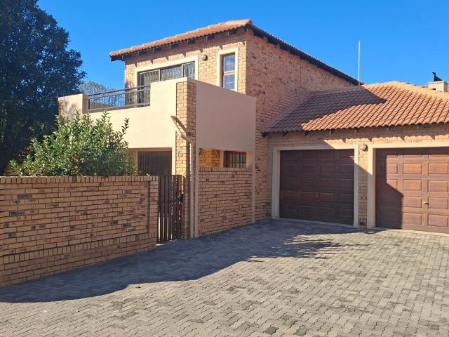 House for rent in Waterkloof, Gauteng