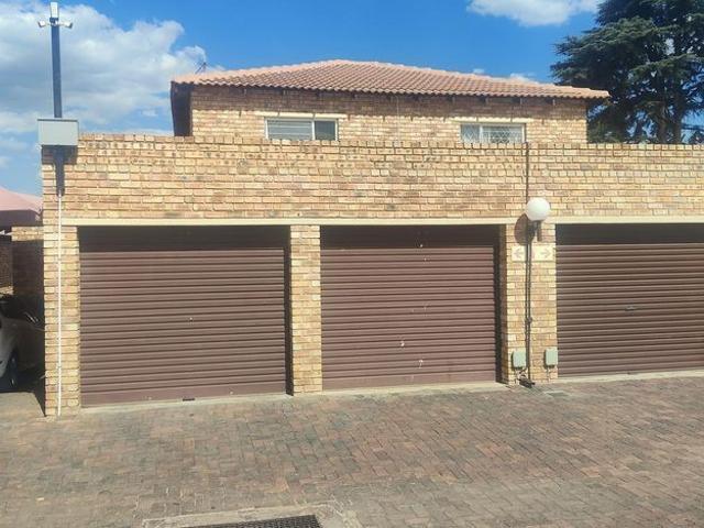 House for rent in Johannesburg Ward 126, Roodepoort