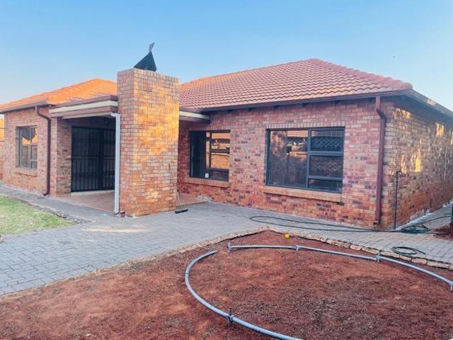 House for rent in Waterkloof, Gauteng