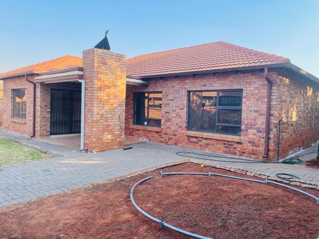 House for rent in Waterkloof, Gauteng