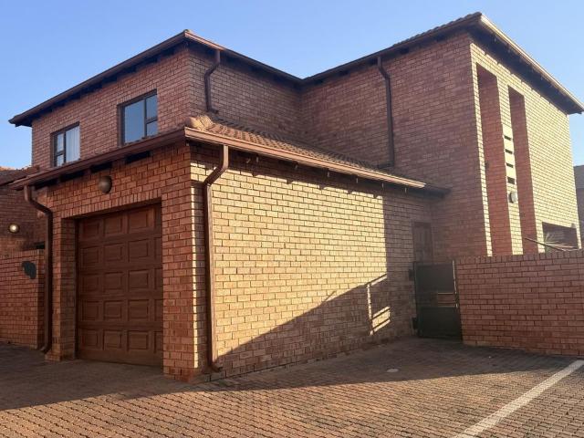 House for rent in Waterkloof, Gauteng