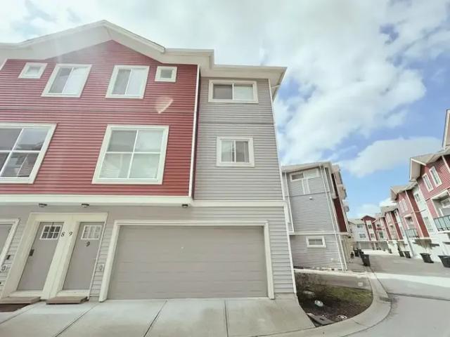 Townhouse for rent in Surrey